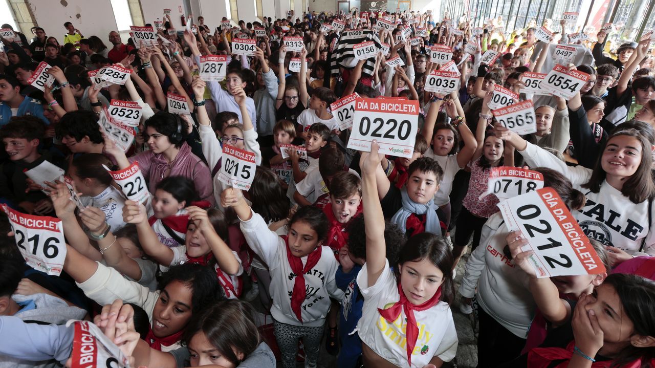 Setecientos chavales convierten Vilagarcía en la capital escolar del ciclismo en Galicia - La Voz de Galicia