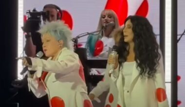 Cher da la sorpresa en el último concierto de Cyndi Lauper y cantan juntas 'Girls just want to have fun' | Música