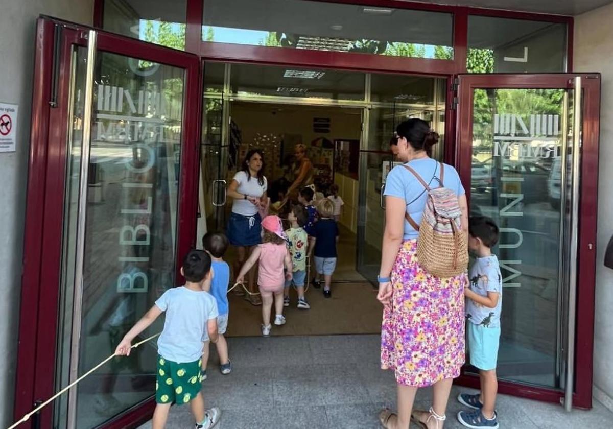 Las bibliotecas de Murcia cierran la campaña de verano con más de 20.000 libros prestados