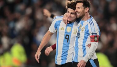 Lionel Messi y Julian Alvarez de Argentina celebran un gol ante Venezuela este jueves.