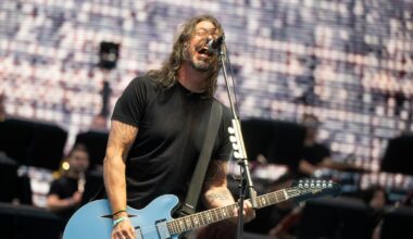 Foo Fighters presenta en concierto al sucesor de Taylor Hawkins antes de anunciar su gira mundial | LOS40 Classic