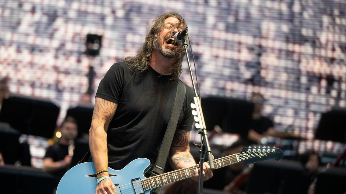 Foo Fighters presenta en concierto al sucesor de Taylor Hawkins antes de anunciar su gira mundial | LOS40 Classic