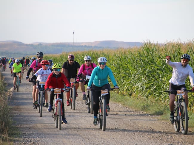 Ciclistas solidarios en la BTT de Aspanoa.