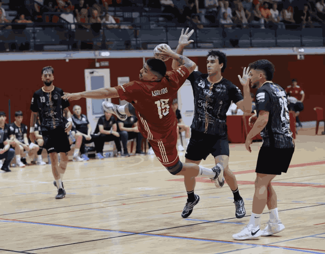 Ajustada derrota del RGCC en su debut en 1ª División - RGCC