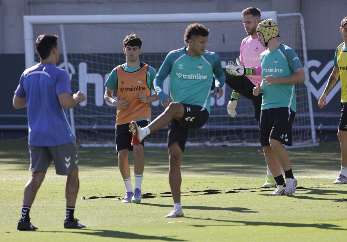 Corralejo en el entrenamiento del Real Betis
