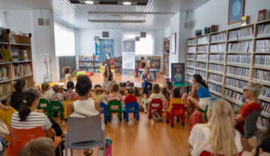 Noemí Segura y Ainhoa Ramos presentaron en l’Alfàs su libro infantil ‘Margarita. Aventuras por el mundo’ - Ayuntamiento de l'Alfàs del Pi