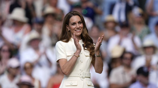 Imagen antes - Kate Middleton en julio, durante Wimbledom, y en septiembre, con su nuevo look.