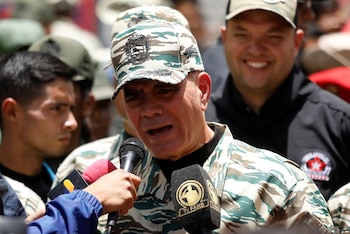 El ministro de Defensa del