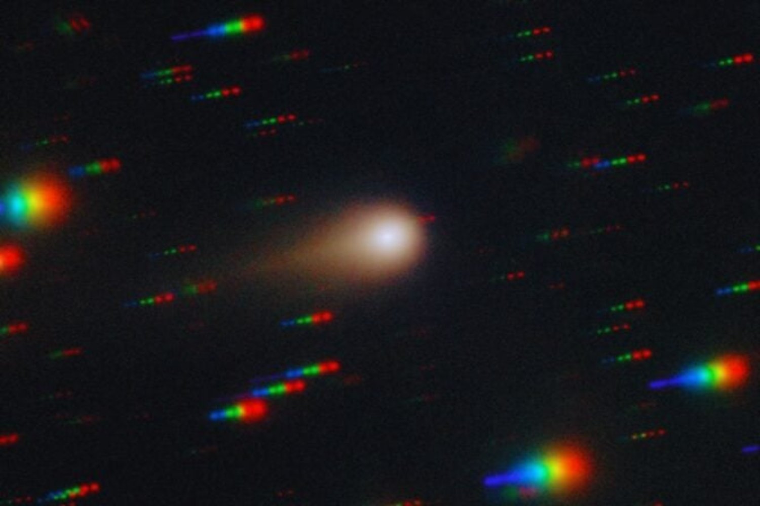 Un visitante de otra estrella brilla sobre el sistema solar: 3I/ATLAS sorprende con una atmósfera verde y un resplandor inesperado