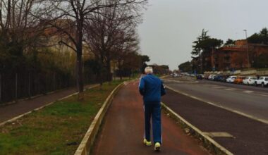 Caminar a los 60 sigue siendo saludable. Pero la ciencia apunta a otro ejercicio como la verdadera clave para mantener músculos y huesos en pie durante más años