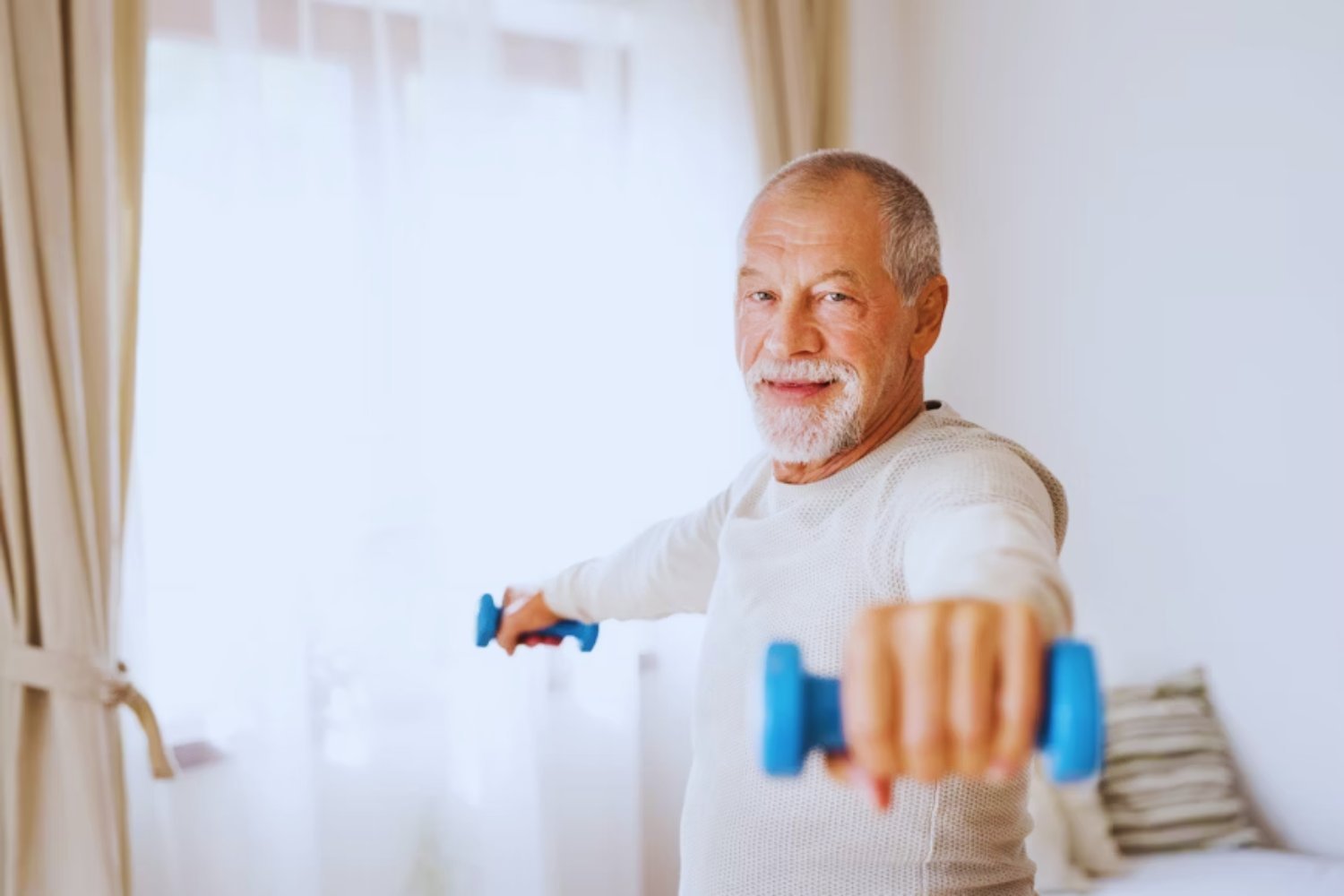 El secreto del envejecimiento activo no está solo en caminar. Un estudio revela qué ejercicio marca la diferencia después de los 60