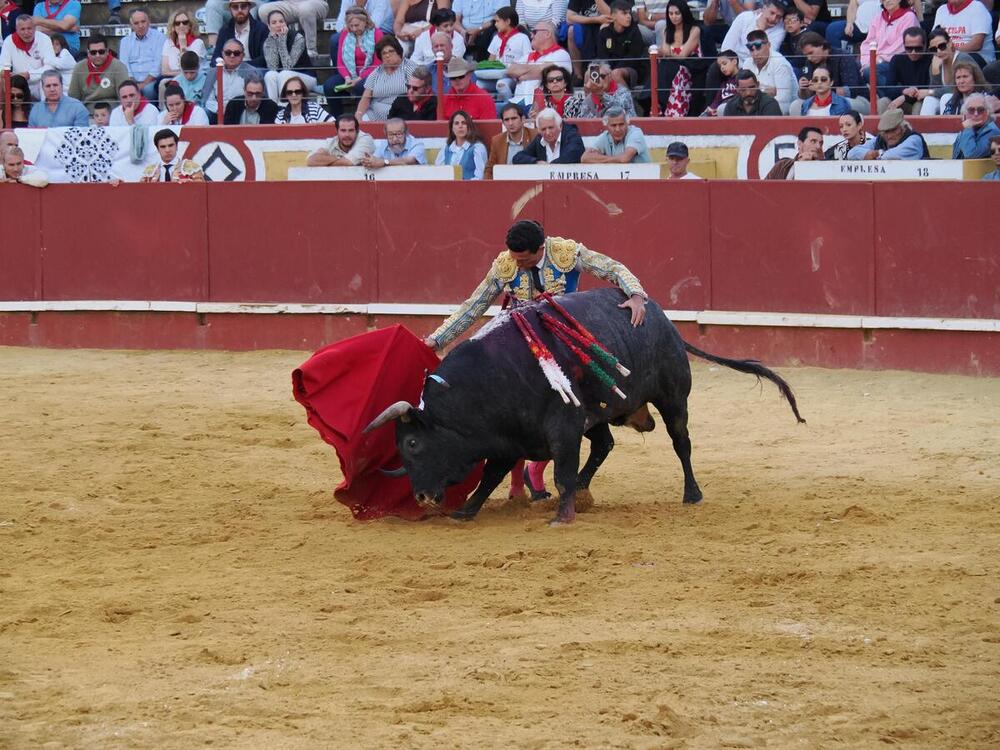 La segunda corrida de Cuéllar tampoco abre la puerta grande