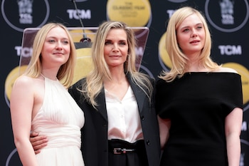 Las hermanas Fanning debutan como