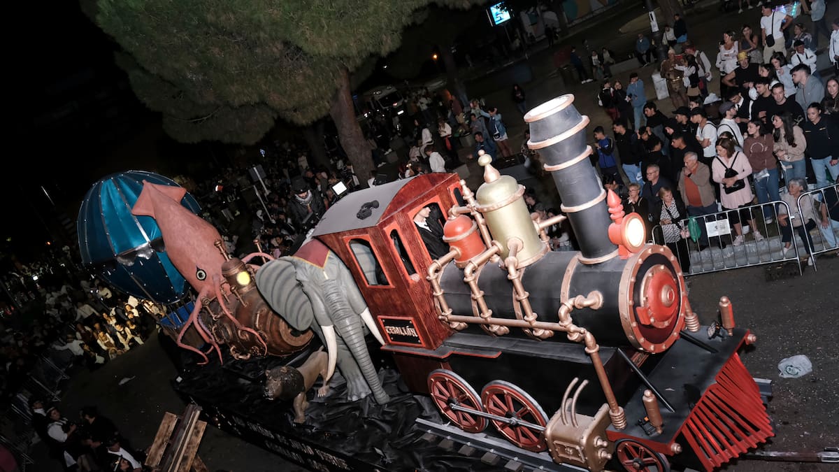 La peña 'El Cebollón' gana el desfile de carrozas de Azuqueca de Henares | Sociedad