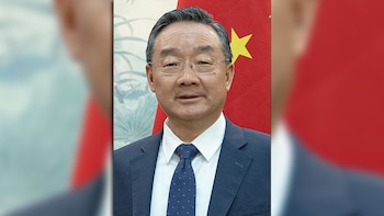 Tang, de 63 años, se