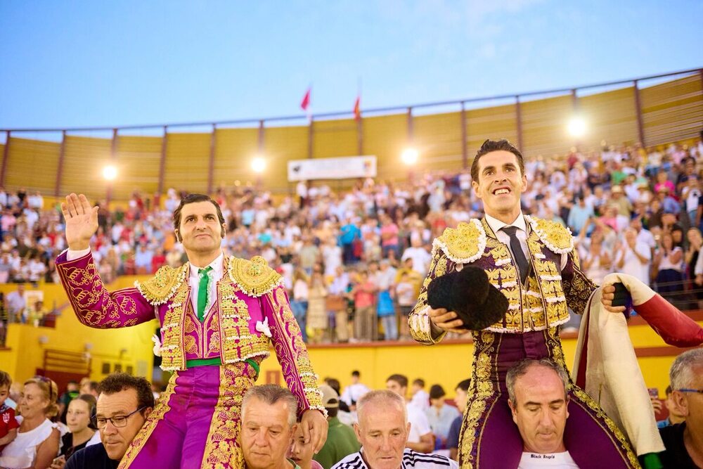 Morante y Talavante, a hombros en Almodóvar