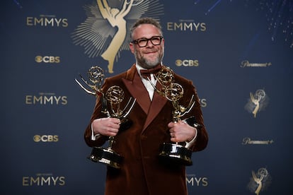 Seth Rogen, con sus dos Emmy, a mejor actor y a mejor guion de comedia por 'The Studio'.