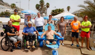 Entrega silla anfibia en Mogán