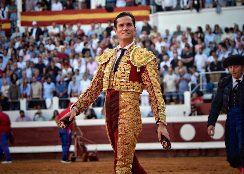 Luque, Clemente y Santiago Domecq, soberbia tarde de toros en Dax