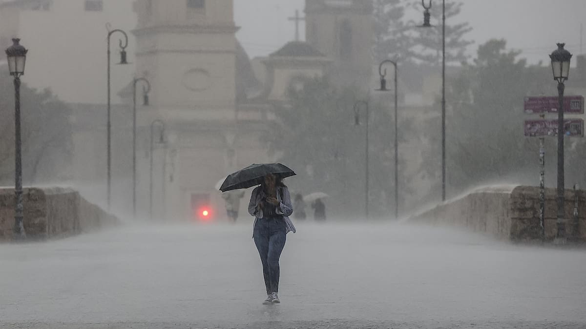 El meteorólogo de la SER explica en qué se diferencian estas lluvias en València de la DANA del 29 de octubre | Sociedad