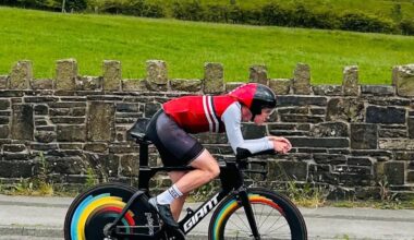 El ciclista Maxwell Hereward pide ayuda para poder seguir los pasos de Pidcock y Healy