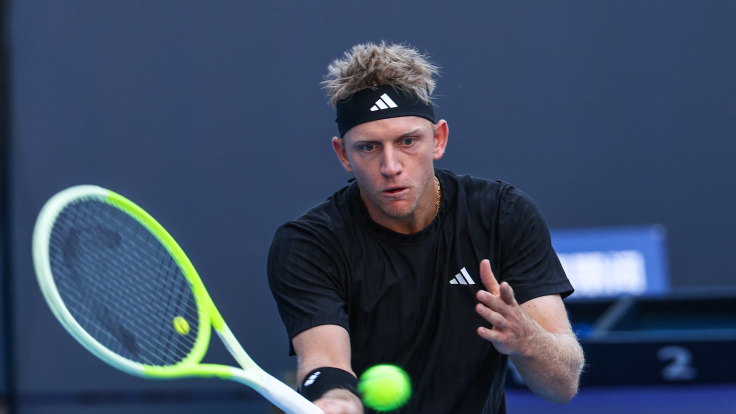 Davidovich sucumbe ante Medvedev y queda fuera en octavos del Abierto de China