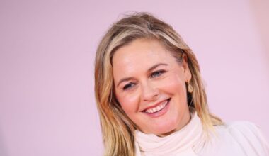 ¿Te acuerdas de Alicia Silverstone? Pues ha vuelto a la moda con un vestido perfecto