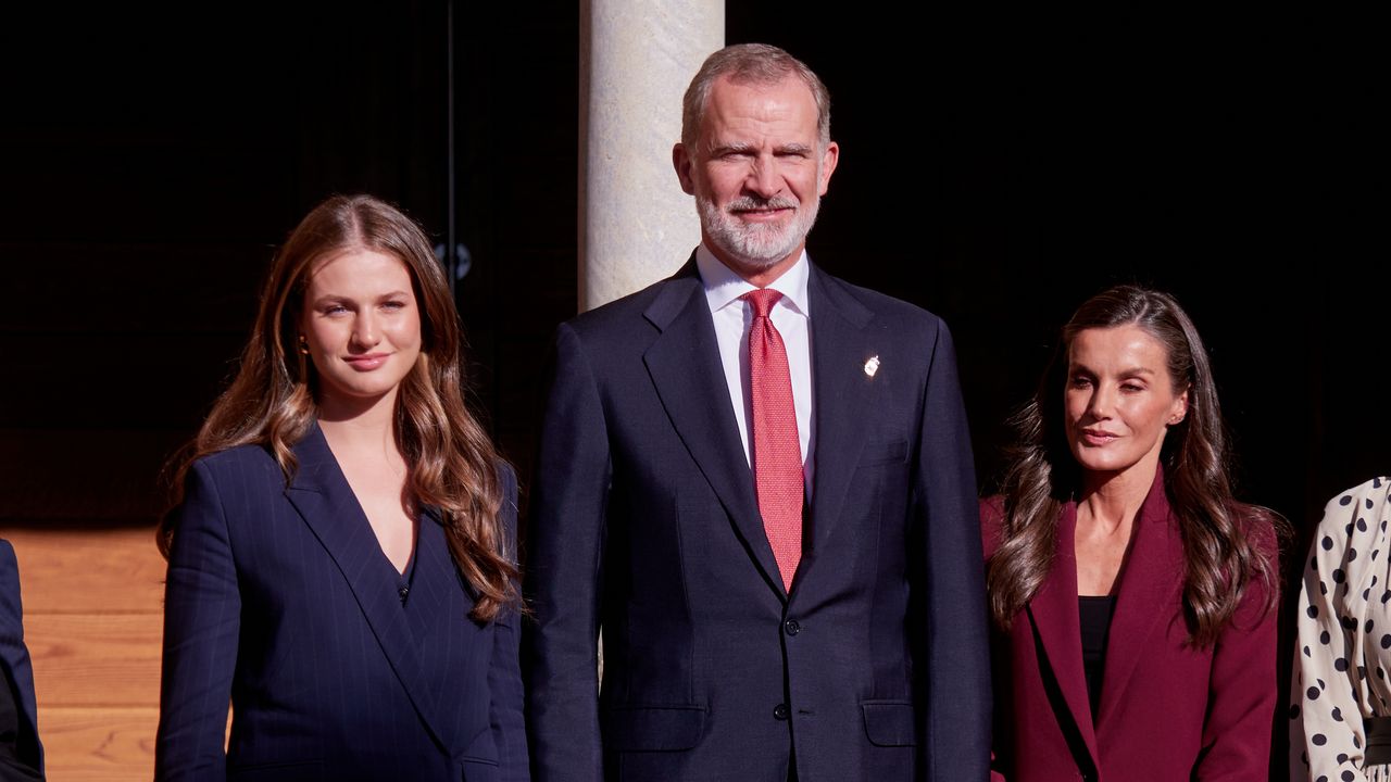 Felipe y Letizia cierran el círculo: su simbólica visita con Leonor al escenario de su último acto como príncipes de Viana hace una década