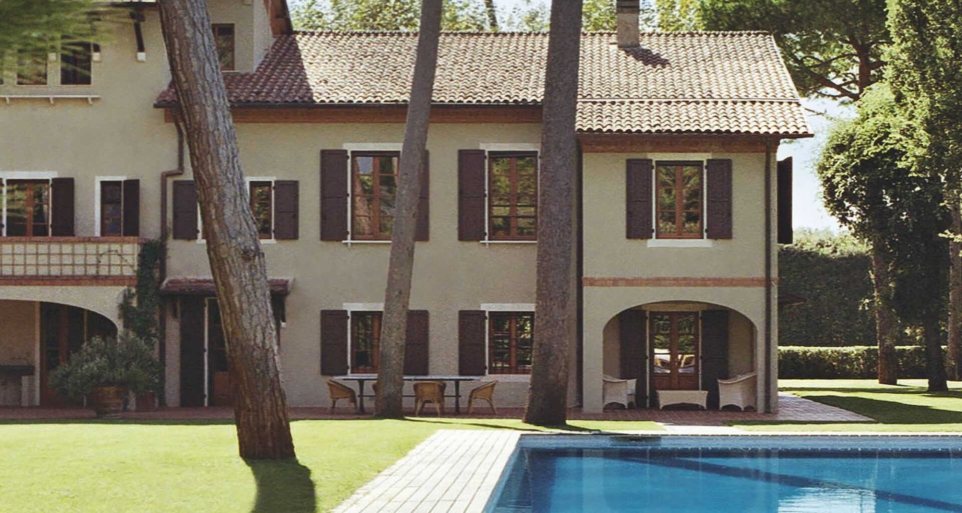 Hasta siempre, Giorgio Armani: hacemos un recorrido por las maravillosas casas que marcaron su vida