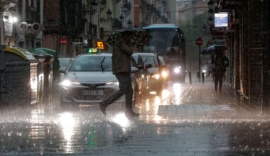 El 112 emite un aviso especial por el temporal de fuertes lluvias de este lunes y martes en la Comunitat Valenciana | Sociedad