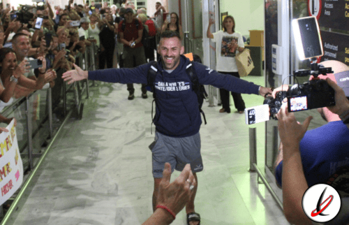 Hecher Sosa regresa a Lanzarote con un recibimiento multitudinario tras firmar con la UFC