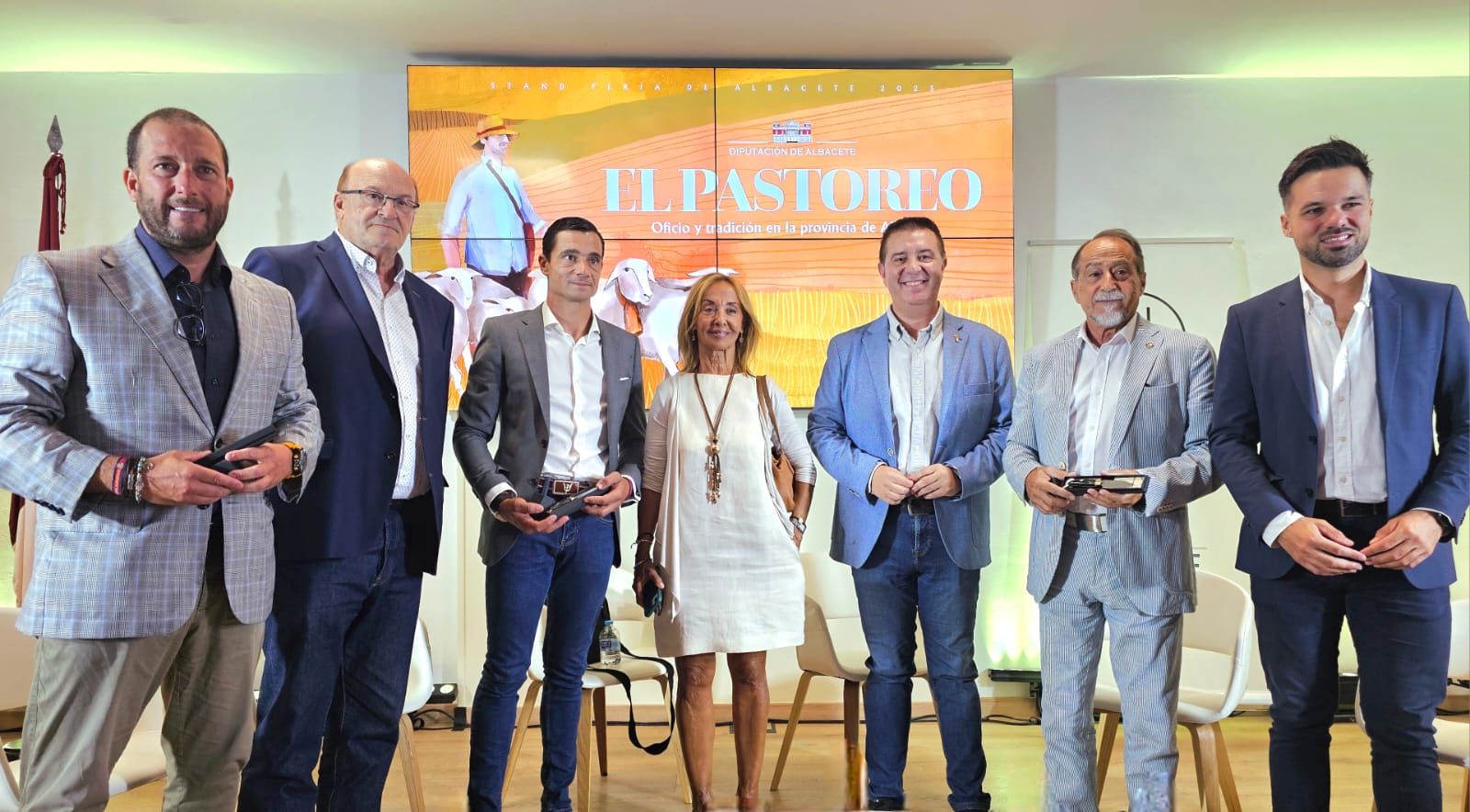 Dámaso González, el maestro “que toreó con verdad y vivió con verdad”, homenajeado en el stand de la Diputación en la Feria de Albacete