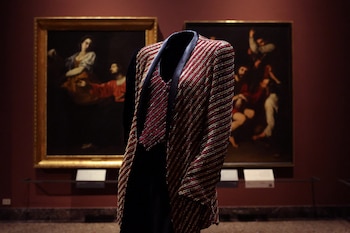 Un maniquí luce diseños de