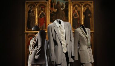 Una muestra reúne el legado de Giorgio Armani con Caravaggio y Rafael