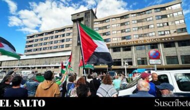 Galicia | Un grupo de activistas se manifiesta en Vigo frente al hotel donde se concentra el equipo israelí de La Vuelta - El Salto