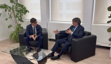 El equipo de Illa ordena retirar «todas las banderas» para recibir a Puigdemont en la sede de la Generalitat en Bruselas