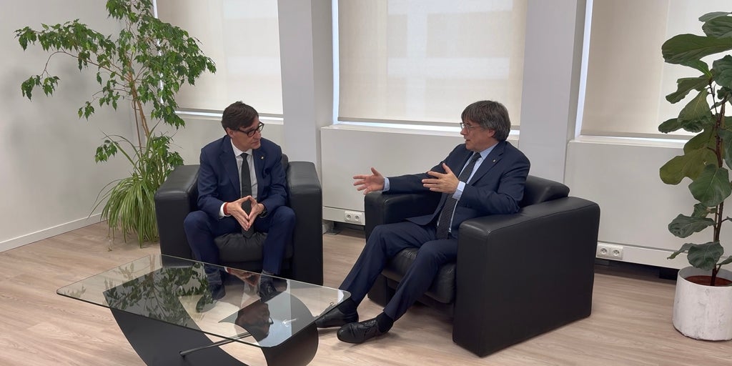 El equipo de Illa ordena retirar «todas las banderas» para recibir a Puigdemont en la sede de la Generalitat en Bruselas