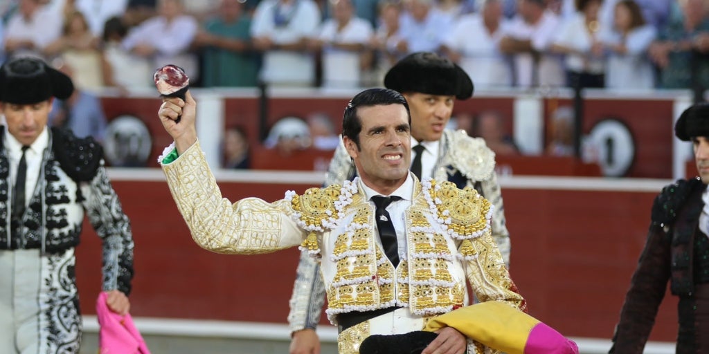 Habría que hacer un monumento a los pases de pecho que esculpe Emilio de Justo