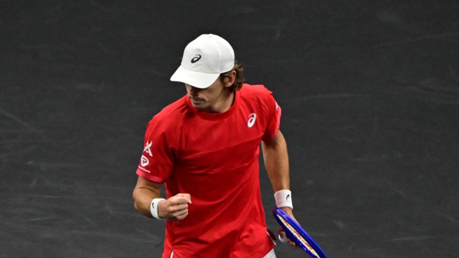 De Miñaur somete a Zverev e iguala el marcador para el Mundo