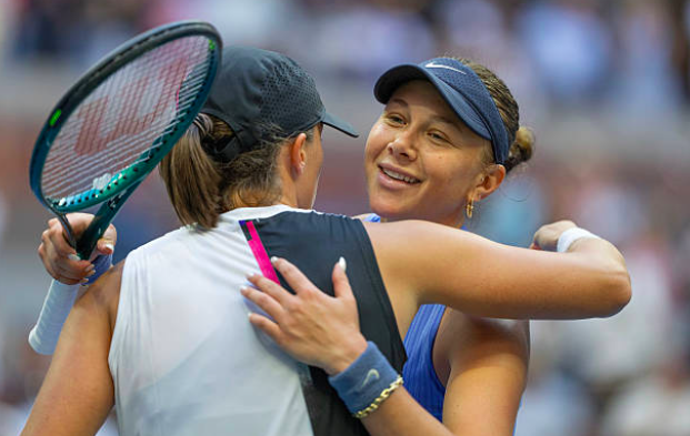 Iga Swiatek con Amanda Anisimova en el US Open. Fuente: Getty