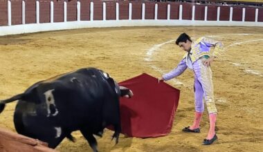 Triunfalismo y generosidad en Andújar con los toreros a hombros por la puerta grande