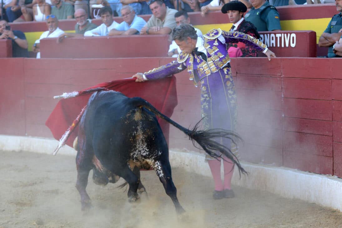 Inicio de faena de Escribano agarrado a las tablas  V Moya