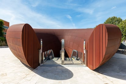 Acceso a la estación Monte Sant’Angelo.