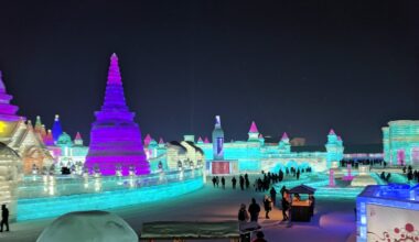 China construyó una ciudad de hielo en su frontera con Rusia, aunque ya es tarde para visitar