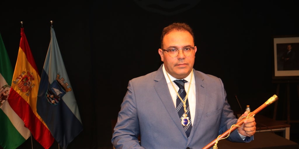 El alcalde de Almuñécar condena el «genocidio en toda regla» en Gaza y recuerda a Khan Younir, con la que está hermanada