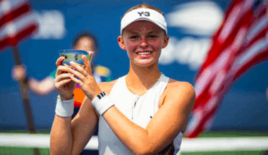 Jeline Vandroome posa con su título del US Open Junior 2025. Fuente: Getty