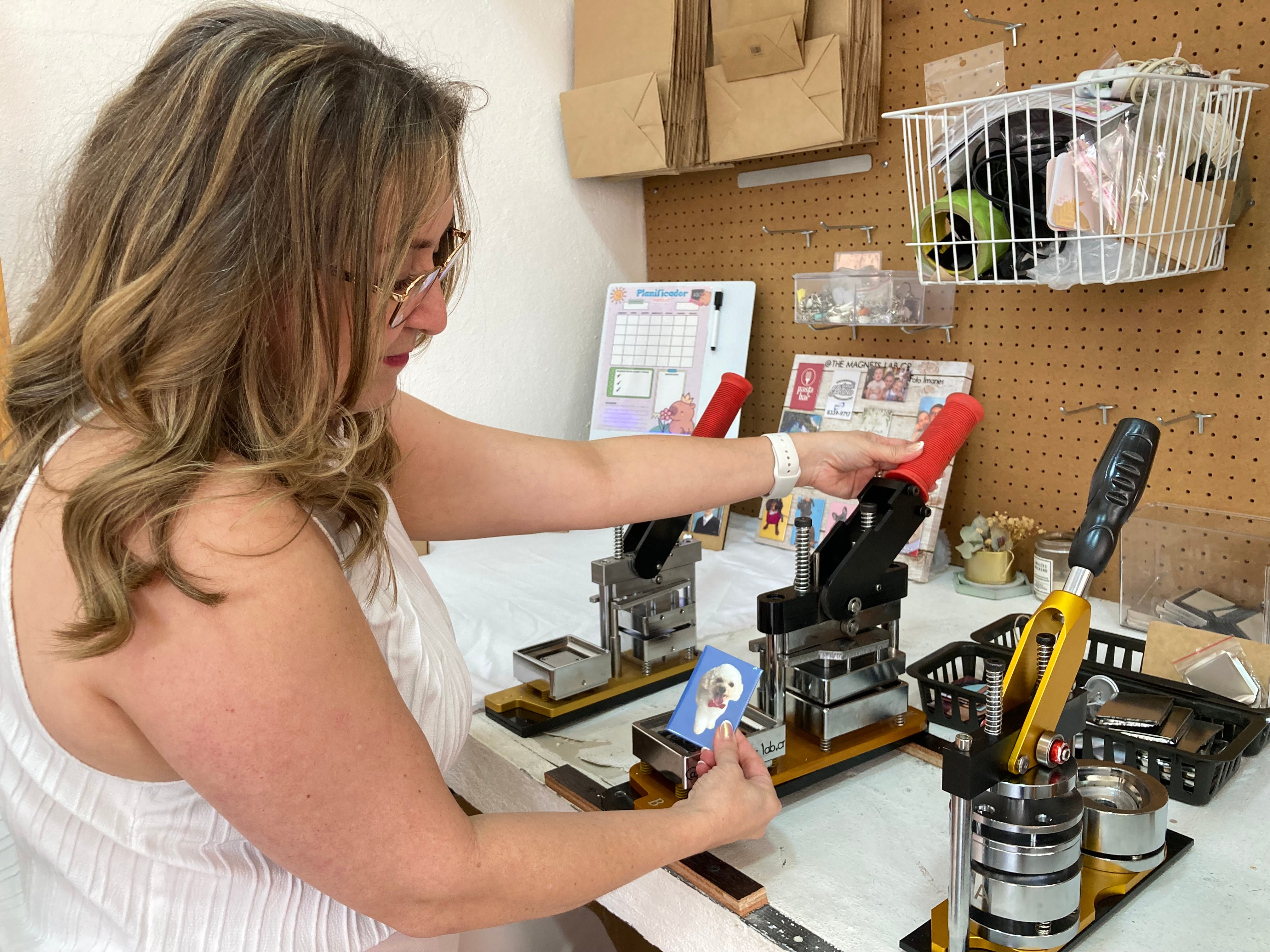 Adriana Páez, emprender, libros para colorear, fotoimanes