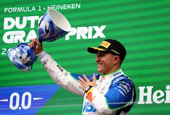 Isack Hadjar celebra su podio