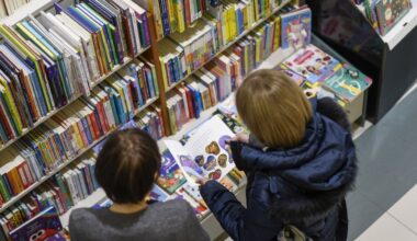 ¿crees que deberían seguir mandándose clásicos como «La Celestina» como lectura escolar obligatoria?