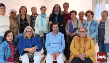 Luis García Jambrina en el club de lectura "La Fuentona" de La Fuente de San Esteban
